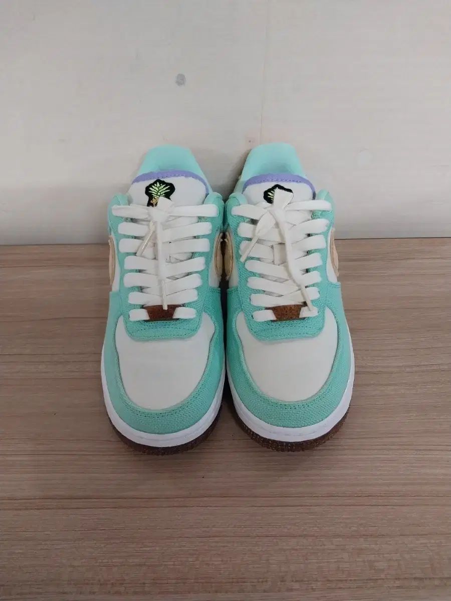 レディース NIKE (ナイキ) エアフォース1 ロー LX ココナッツ グリーン スニーカー (235) 8,912円