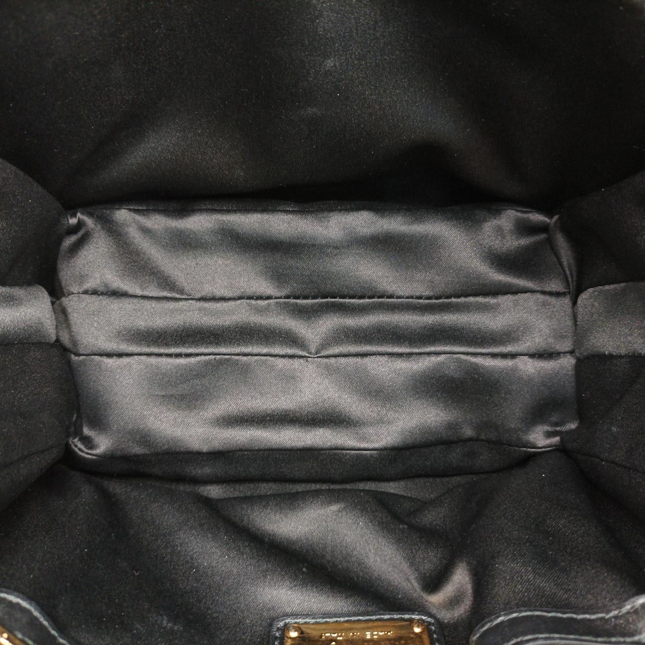 フェラガモFerragamoヴァラ ロゴ リボン ストライプ ブラック レザー AU-21/F164