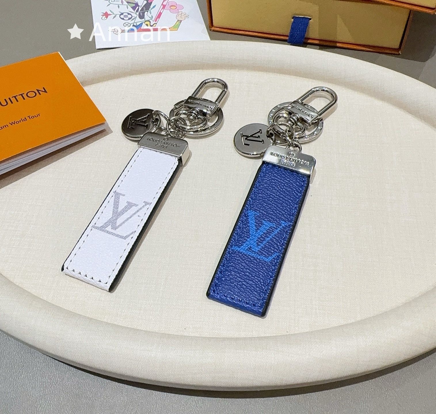 最終値下げ人気商品Louis Vuitton キーホルダー チャーム付き 最終値下げ 新品 新品！新品 LV LOUIS VUITTON ルイヴィトン