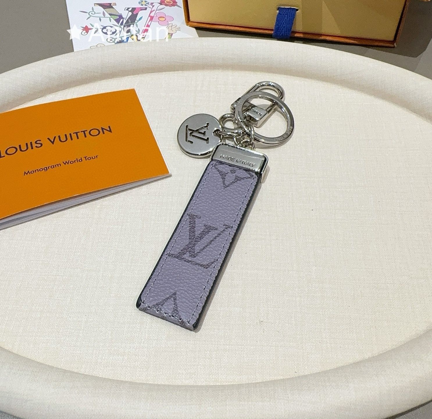 最終値下げ人気商品Louis Vuitton キーホルダー チャーム付き 最終値下げ 新品 新品！新品 LV LOUIS VUITTON ルイヴィトン