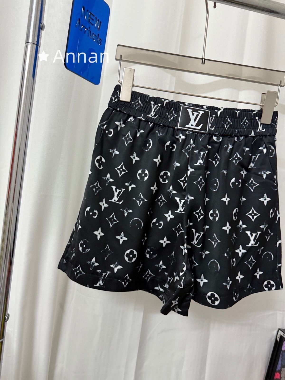 【大特価】 人気 新品 LV LOUIS VUITTON ルイヴィトン ショートパンツ ハーフパンツ レディース 【大特価】 人気 新品 LV LOUIS VUITTON ルイヴィトン ショートパンツ ハーフパンツ レディース