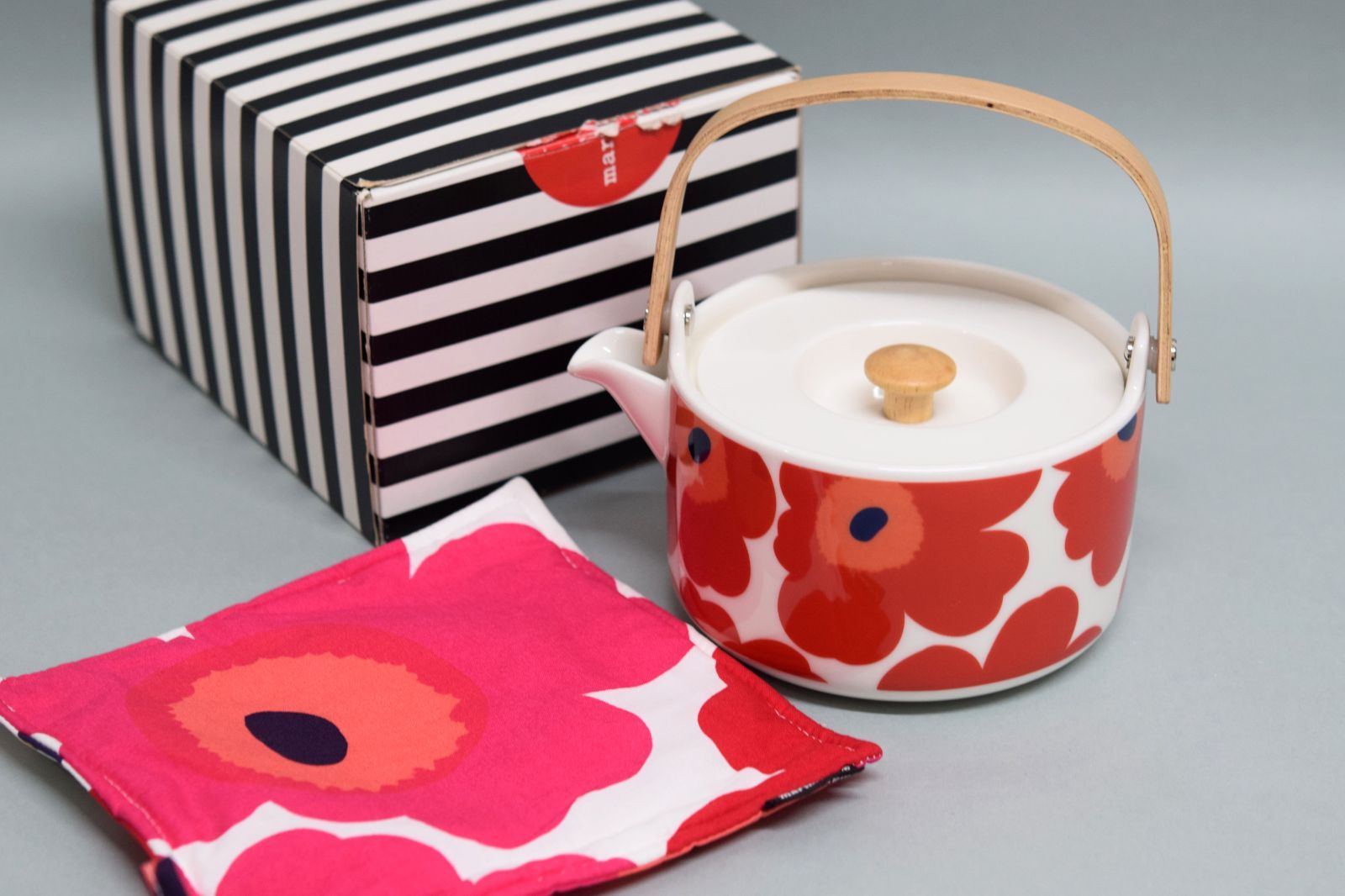 マリメッコ Unikko ティーポット&ポットホルダー（鍋つかみ）未使用品 