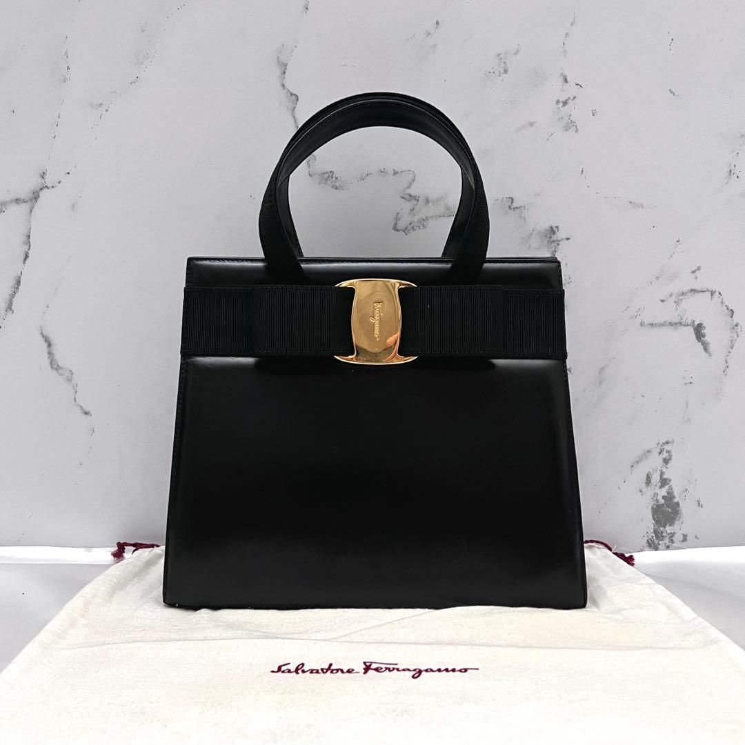 ◇極美品◇フェラガモ　ヴァラリボン　ハンドバッグ　ブラック　カーフレザー