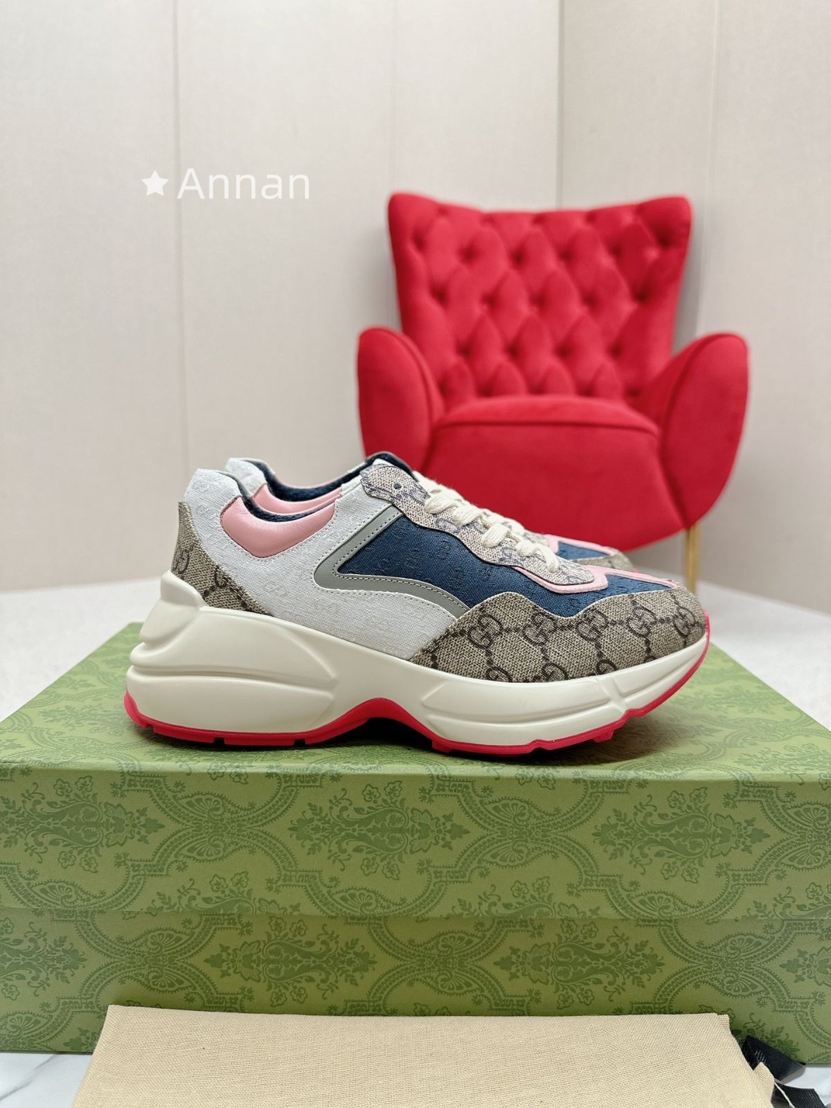 使用少 極美品 人気 新品 GUCCI グッチ スニーカー