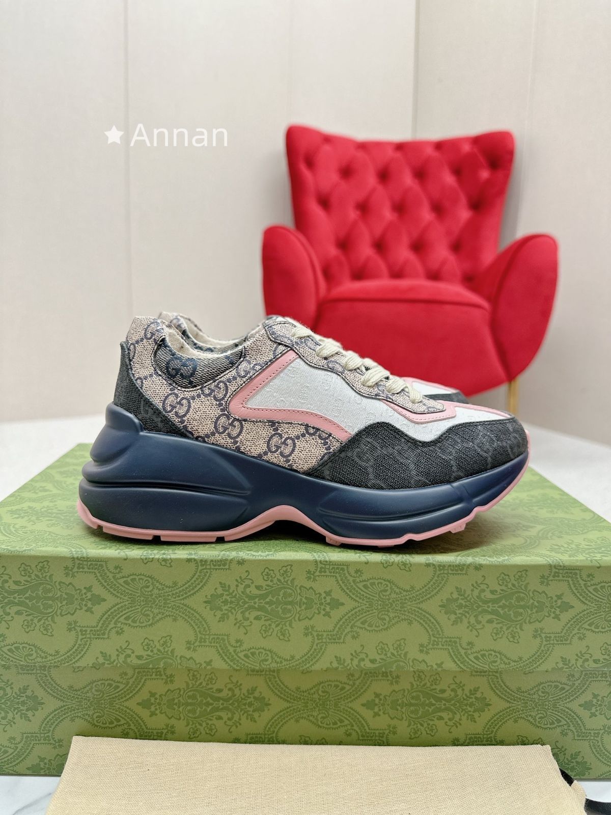 新品に近い 新型 人気 人気 新品 GUCCI グッチ スニーカー