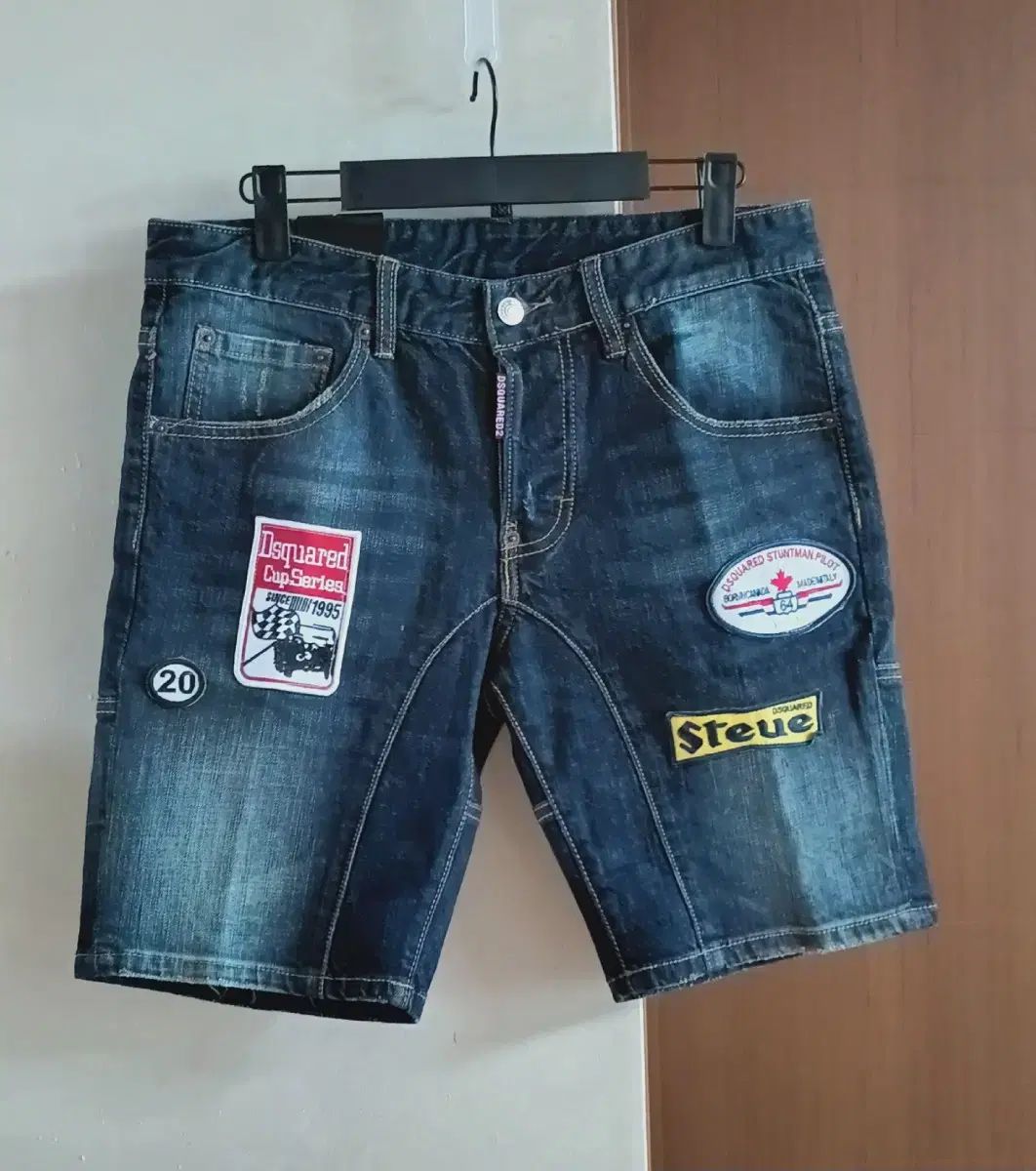 新品)DSQUARED2 ディースクエアード2 パッチ ハーフパンツ (ユニセックス可能)