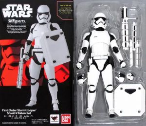 フィギュア S.H.Figuarts ファースト・オーダー ストームトルーパー（シールド&バトンセット） 「スター・ウォーズ/フォースの覚醒」 魂ウェブ商店限定【10日以内発送】 8,989円
