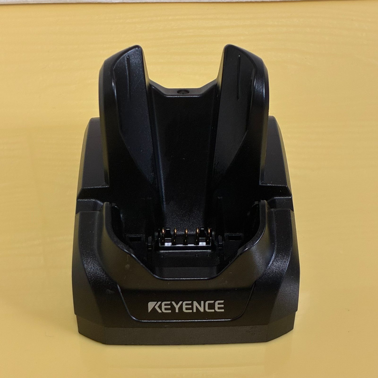 BT-WUC81 | クレードル KEYENCE 充電専用器 (BT-W80/200/300シリーズ