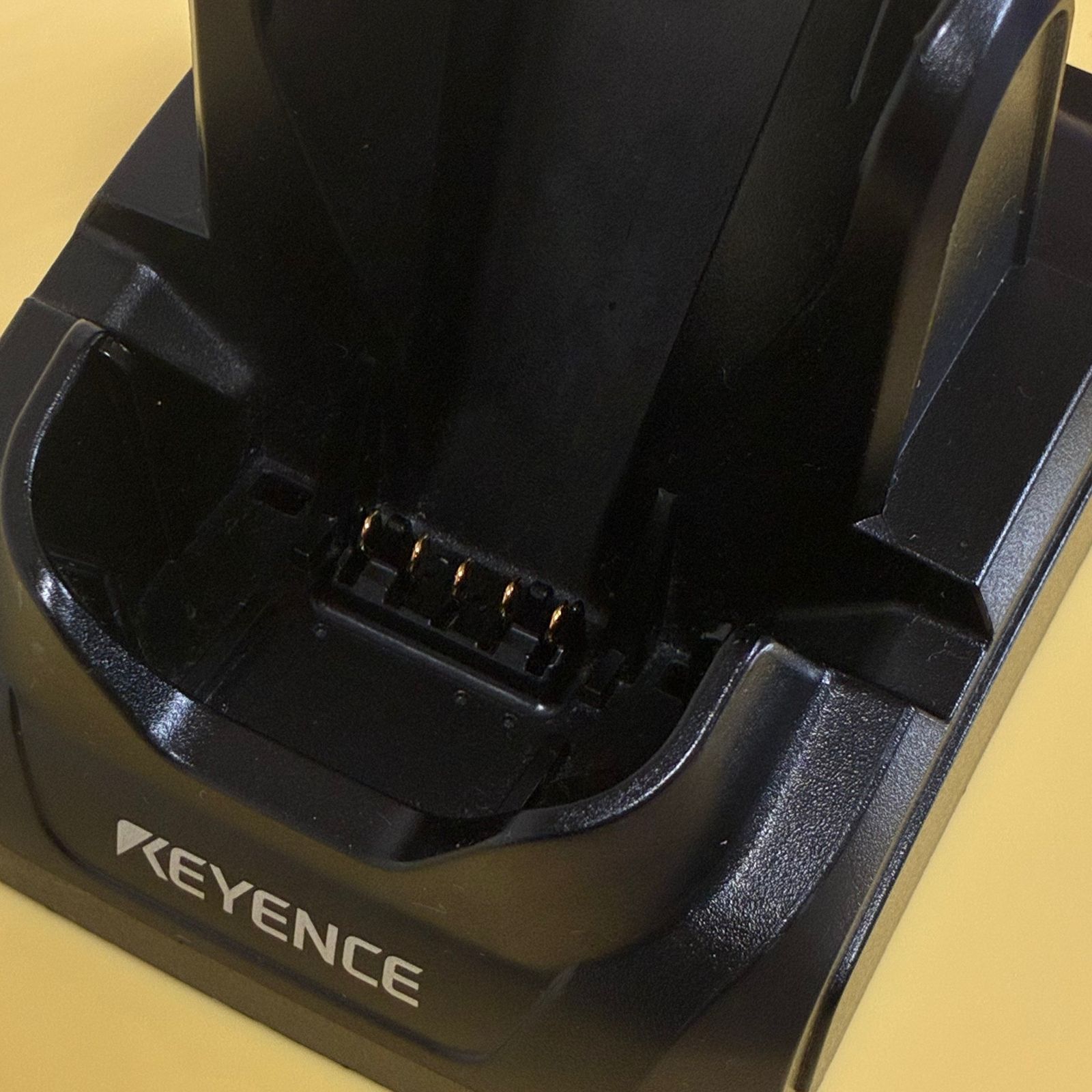 BT-WUC81 | クレードル KEYENCE 充電専用器 (BT-W80/200/300シリーズ
