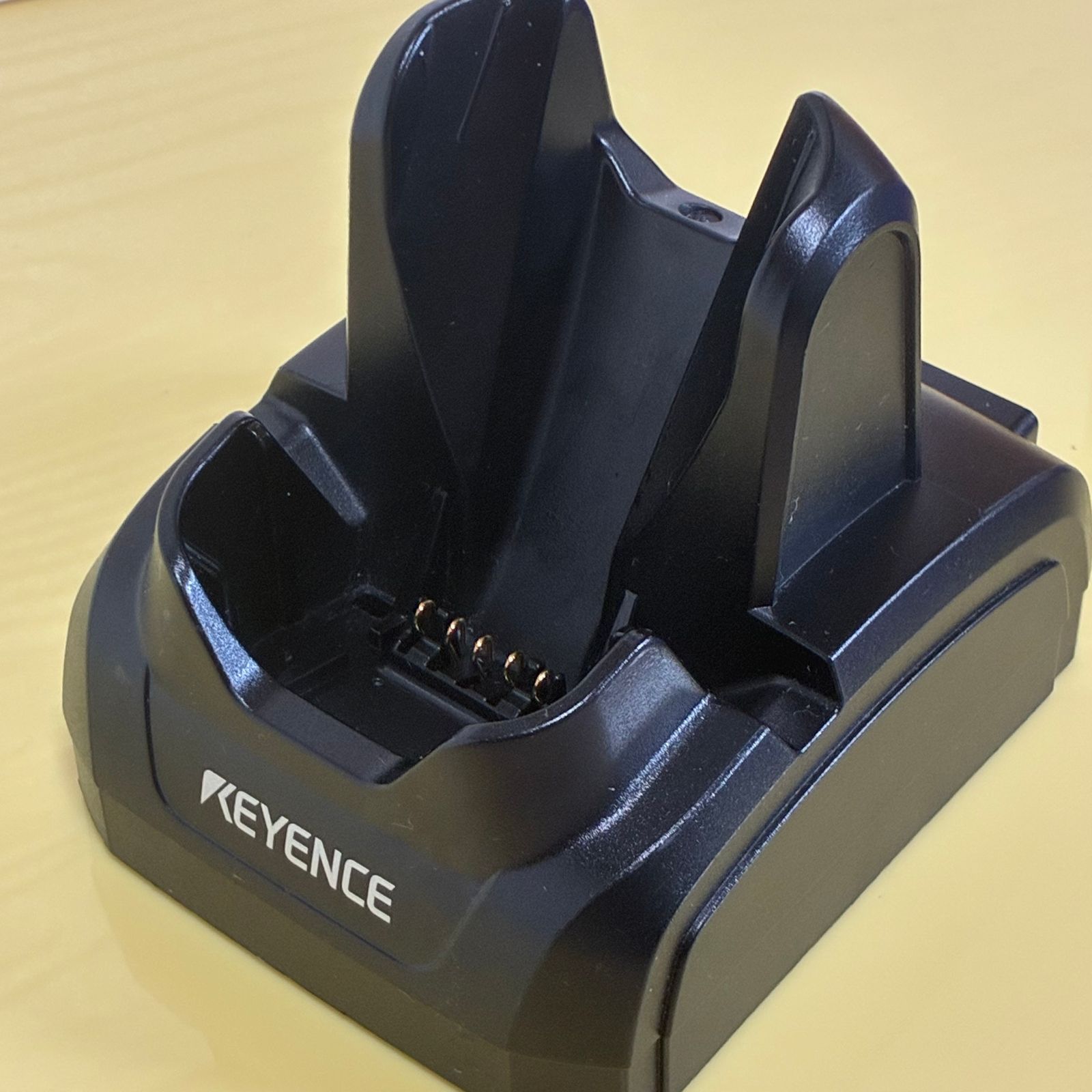 BT-WUC81 | クレードル KEYENCE 充電専用器 (BT-W80/200/300シリーズ