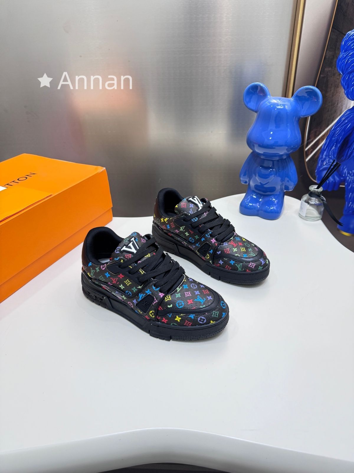 高級美品 状態良 新品 LV LOUIS VUITTON ルイヴィトン スニーカー レディース