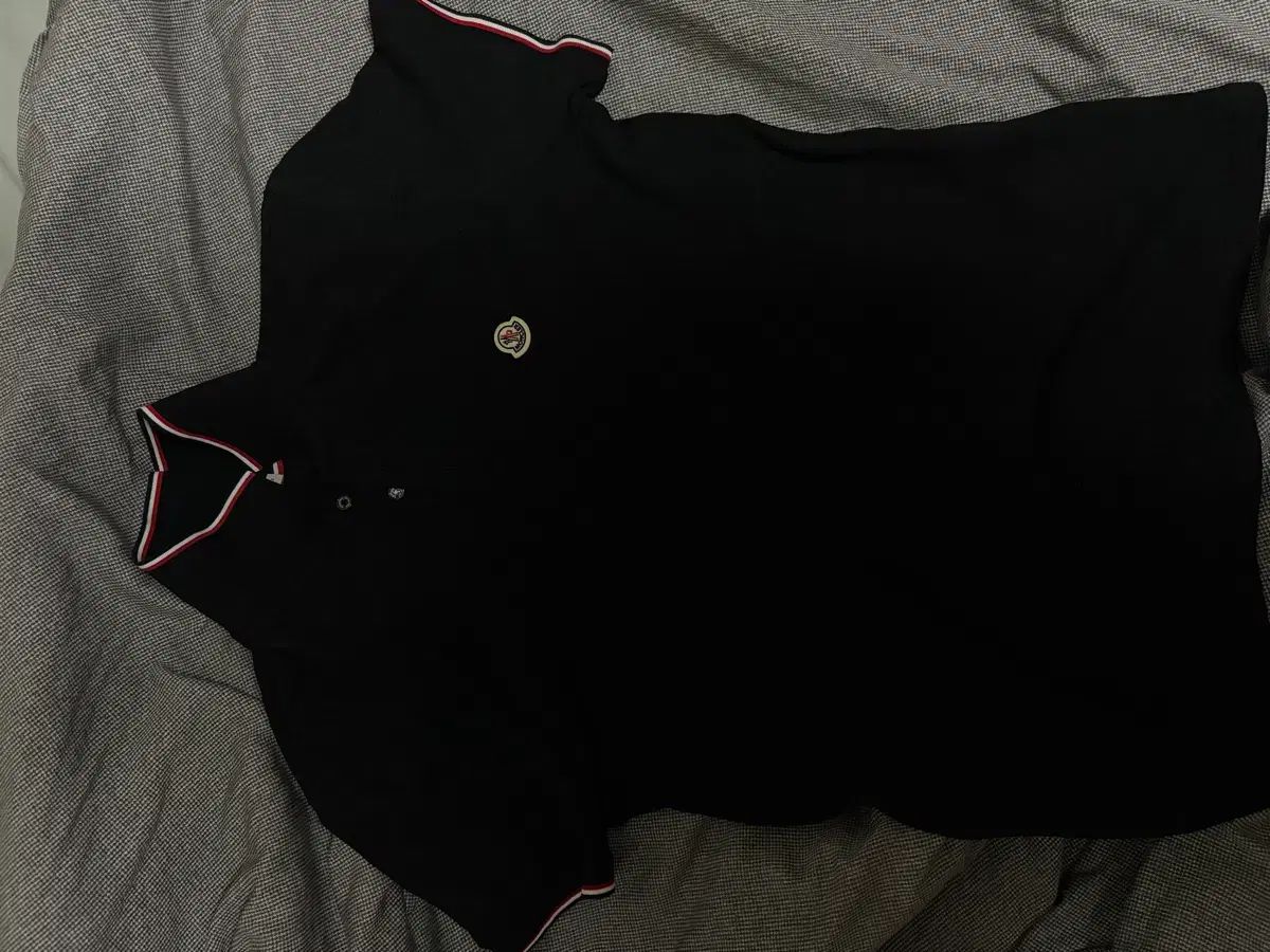 MONCLER モンクレール ロゴ カラーTシャツ ブラック