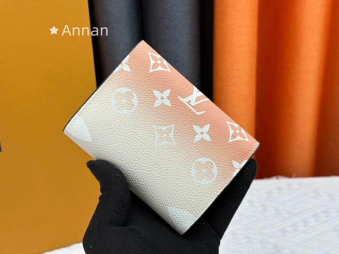 現行限定未使用に近い 財布 LOUIS VUITTON 折り財布 ルイヴィトン 折り財布 小銭入れ 現行限定未使用に近い 財布 LOUIS VUITTON 折り財布 ルイヴィトン 折り財布 小銭入れ