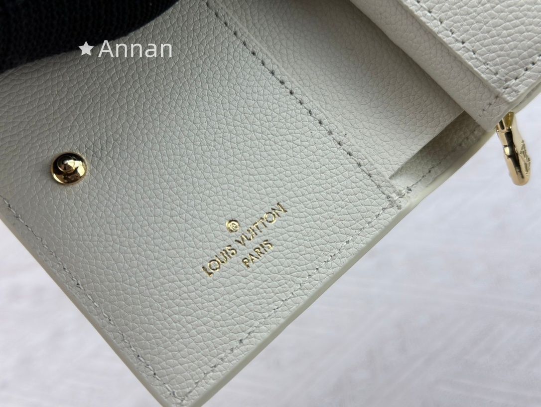 未使用品】最終値下げ LOUIS VUITTON 折り財布 ルイヴィトン 折り財布