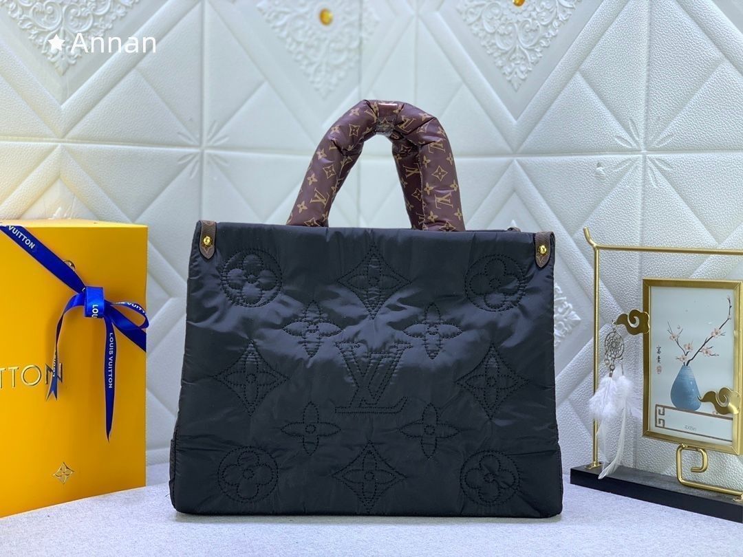 ルイヴィトン LOUIS VUITTON トートバッグ オンザゴー MM モノグラムキャンバス リサイクルナイロン ノワール ゴールド