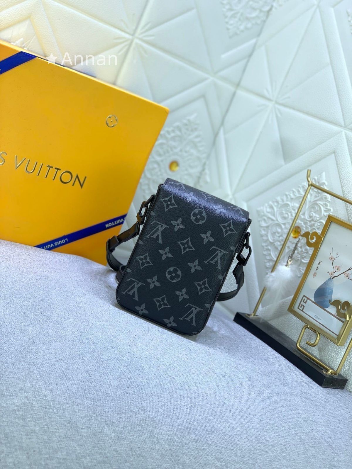 Louis Vuitton ルイヴィトン メンズ ショルダーバッグ 人気モデル 送料無料 モノグラム Sロック ヴェルティカル ウェアラブル M82252 Louis Vuitton ルイヴィトン メンズ ショルダーバッグ 人気モデル 送料無料 モノグラム Sロック ヴェルティカル ウェアラブル M82252