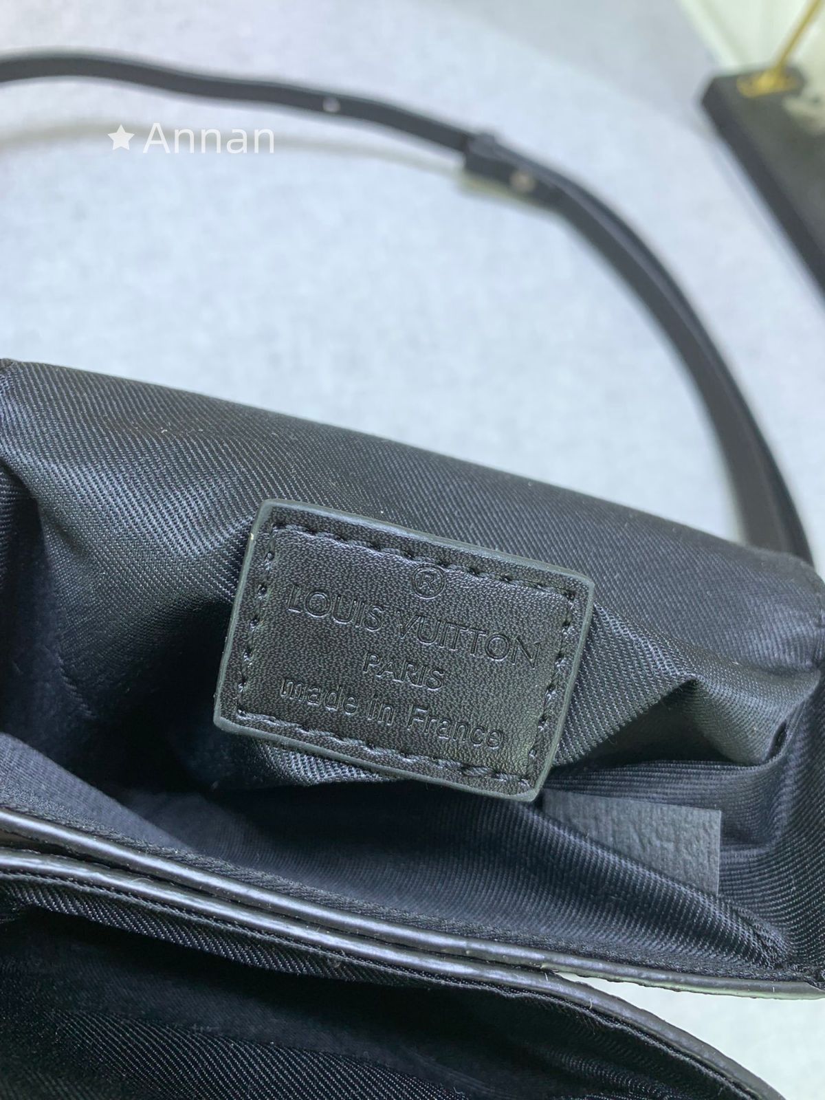 Louis Vuitton ルイヴィトン メンズ ショルダーバッグ 人気モデル 送料無料 モノグラム Sロック ヴェルティカル ウェアラブル M82252 Louis Vuitton ルイヴィトン メンズ ショルダーバッグ 人気モデル 送料無料 モノグラム Sロック ヴェルティカル ウェアラブル M82252