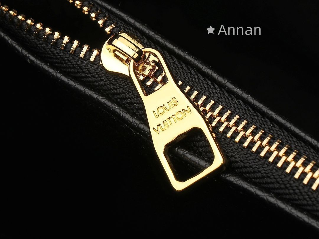 新品 LOUIS VUITTON ルイヴィトン ショルダーバッグ モノグラム 新品 LOUIS VUITTON ルイヴィトン ショルダーバッグ モノグラム