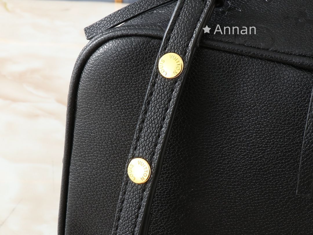 新品 LOUIS VUITTON ルイヴィトン ショルダーバッグ モノグラム 新品 LOUIS VUITTON ルイヴィトン ショルダーバッグ モノグラム