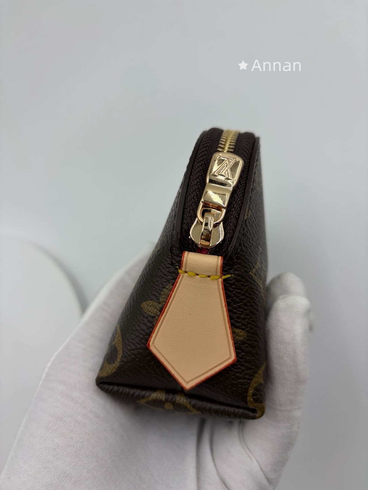 未使用に近い Louis vuittonルイヴィトン モノグラム 化粧ポーチ
