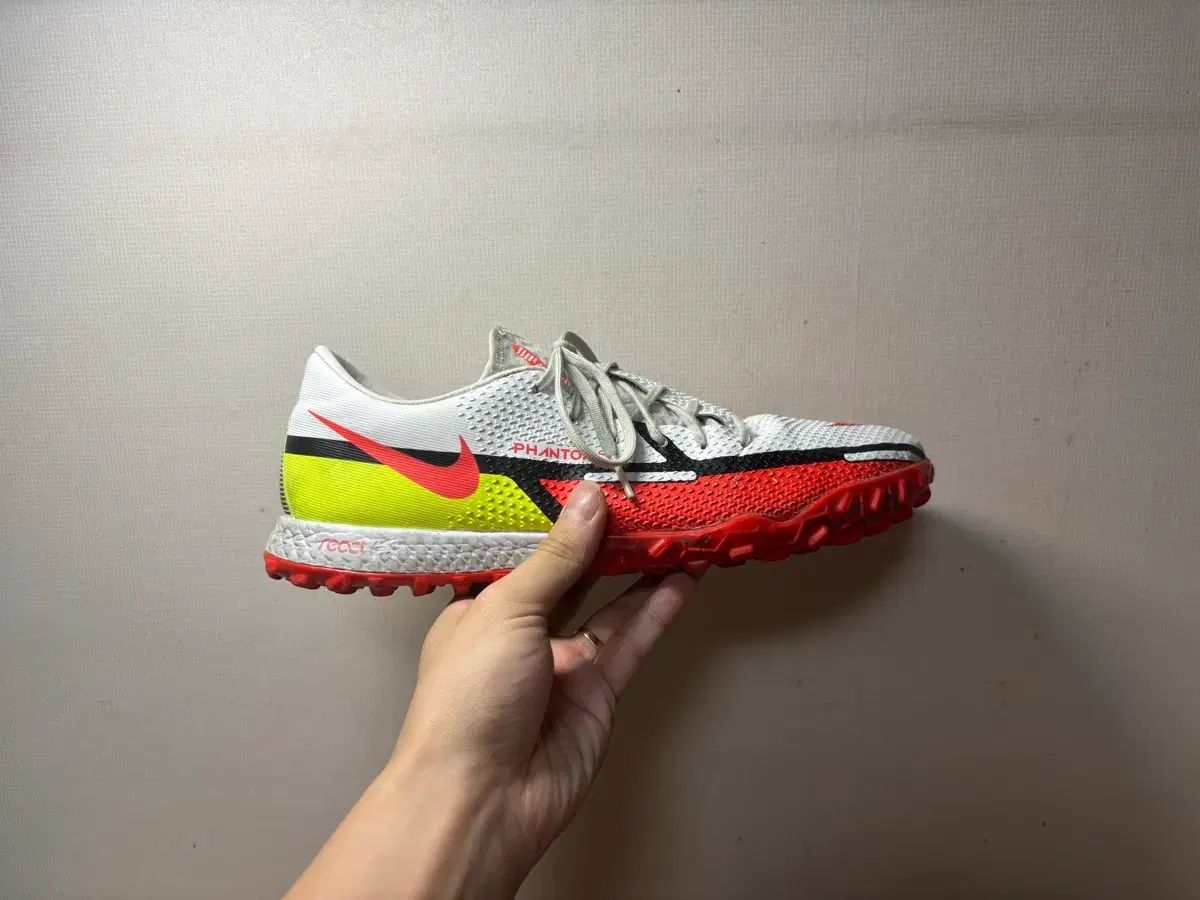 270 NIKE リアクト FANTOM GT2 プロ TF サッカーシューズ