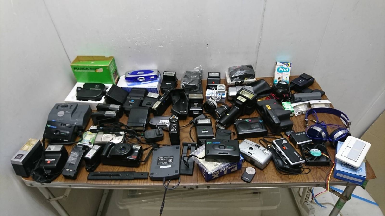 送料無料E58740 フィルムカメラ ストロボ等まとめ ジャンク商品
