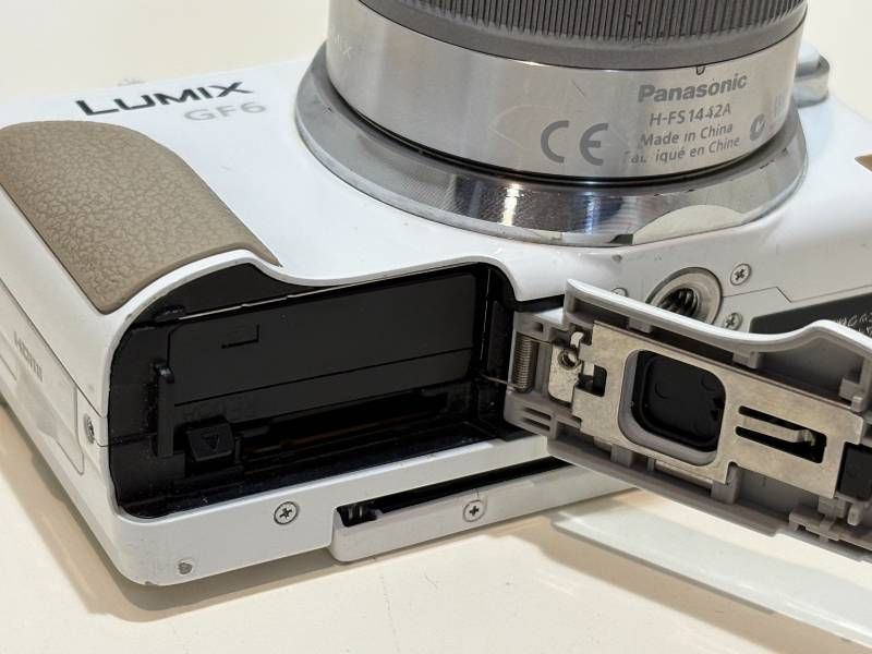 Panasonic LUMIX DMC-GF6 ホワイト ミラーレス一眼カメラ ズームレンズ