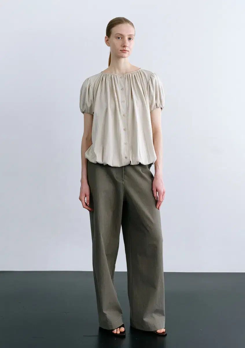 ムンダル Daphne Volume Top in Light Beige