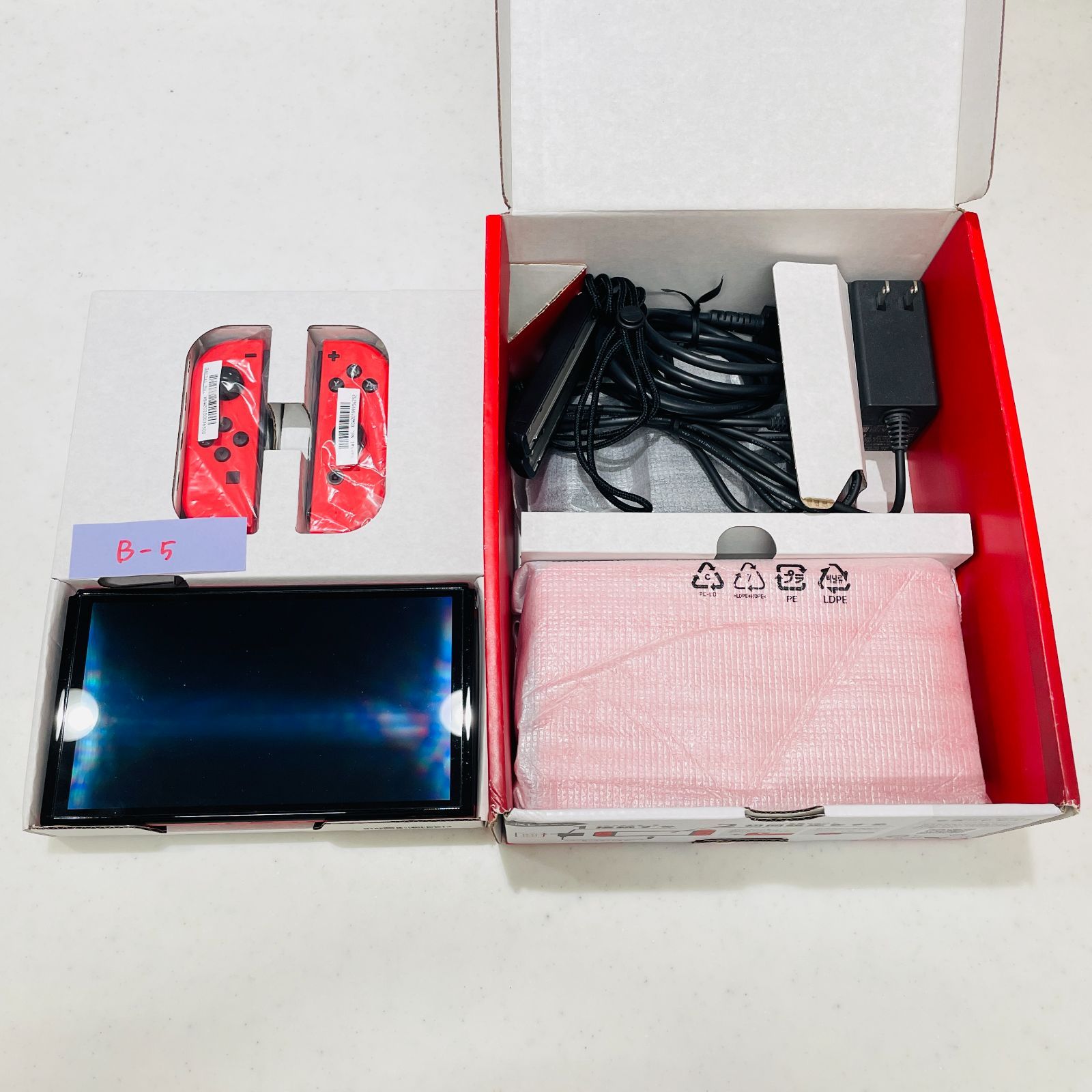 HEG-001 箱付 完品 美品 Nintendo Switch 有機ELモデル マリオレッド 