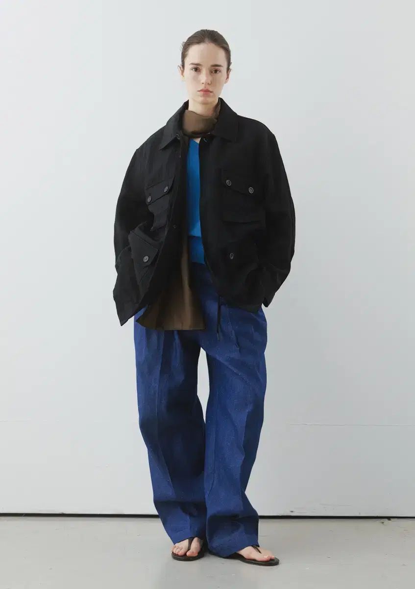 ムンダル Luster Safari Jacket in Black