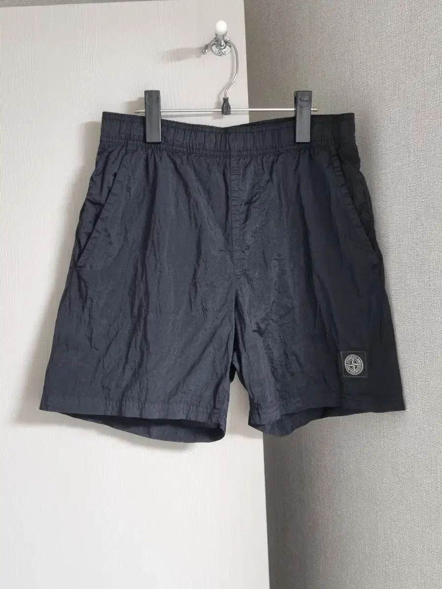 STONE ISLAND ナイロンメタル ショーツ ハーフパンツ