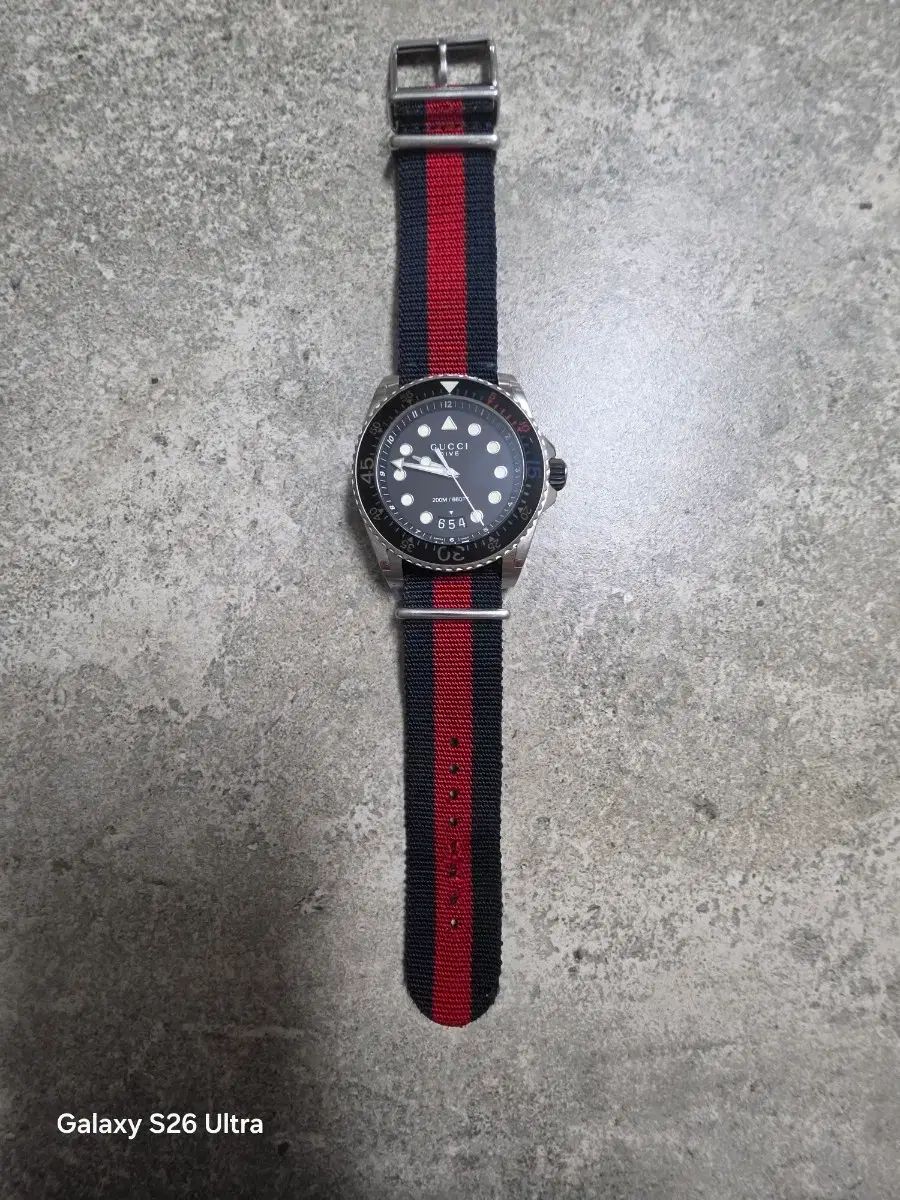 グッチ DIVE ウォッチ ブラック NATOバンド 出品