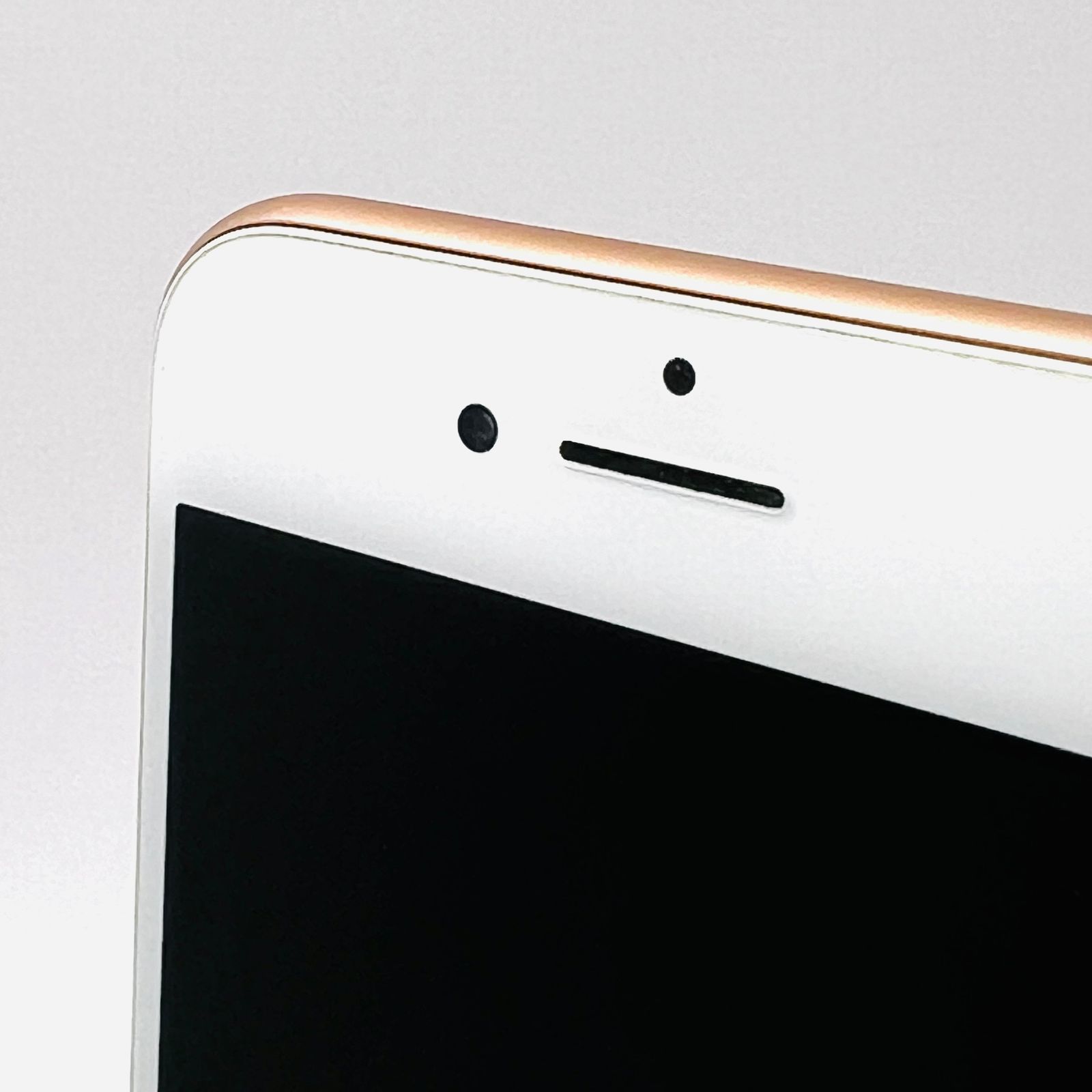 docomo iPhone 8 64GB ゴールド SIM解除済 Bランク - メルカリ