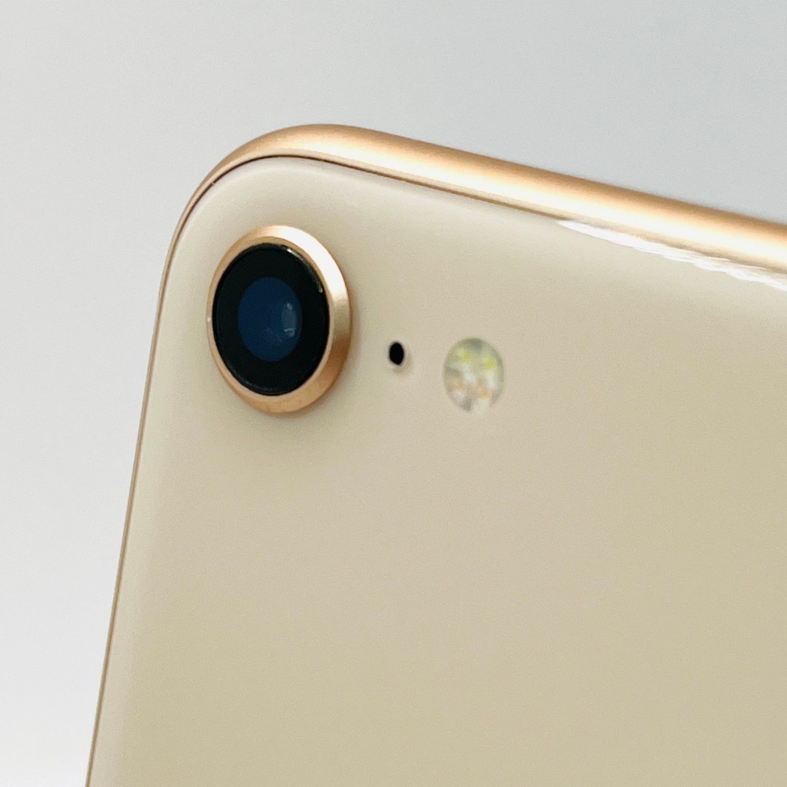 docomo iPhone 8 64GB ゴールド SIM解除済 Bランク - メルカリ