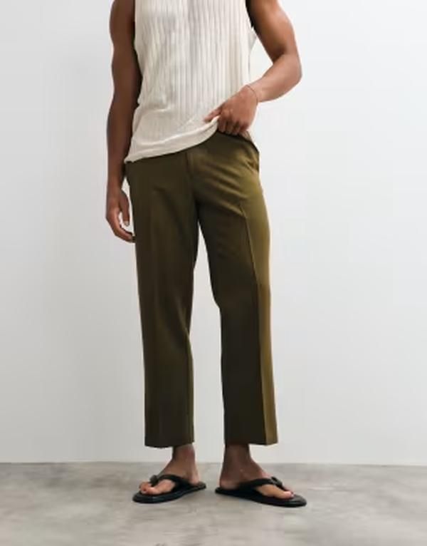 エイソス メンズ ボトムス カジュアルパンツ クロップド ASOS DESIGN smart straight cropped pants in olive GREEN グリーン エイソス メンズ ボトムス カジュアルパンツ クロップド ASOS DESIGN smart straight cropped pants in olive GREEN グリーン