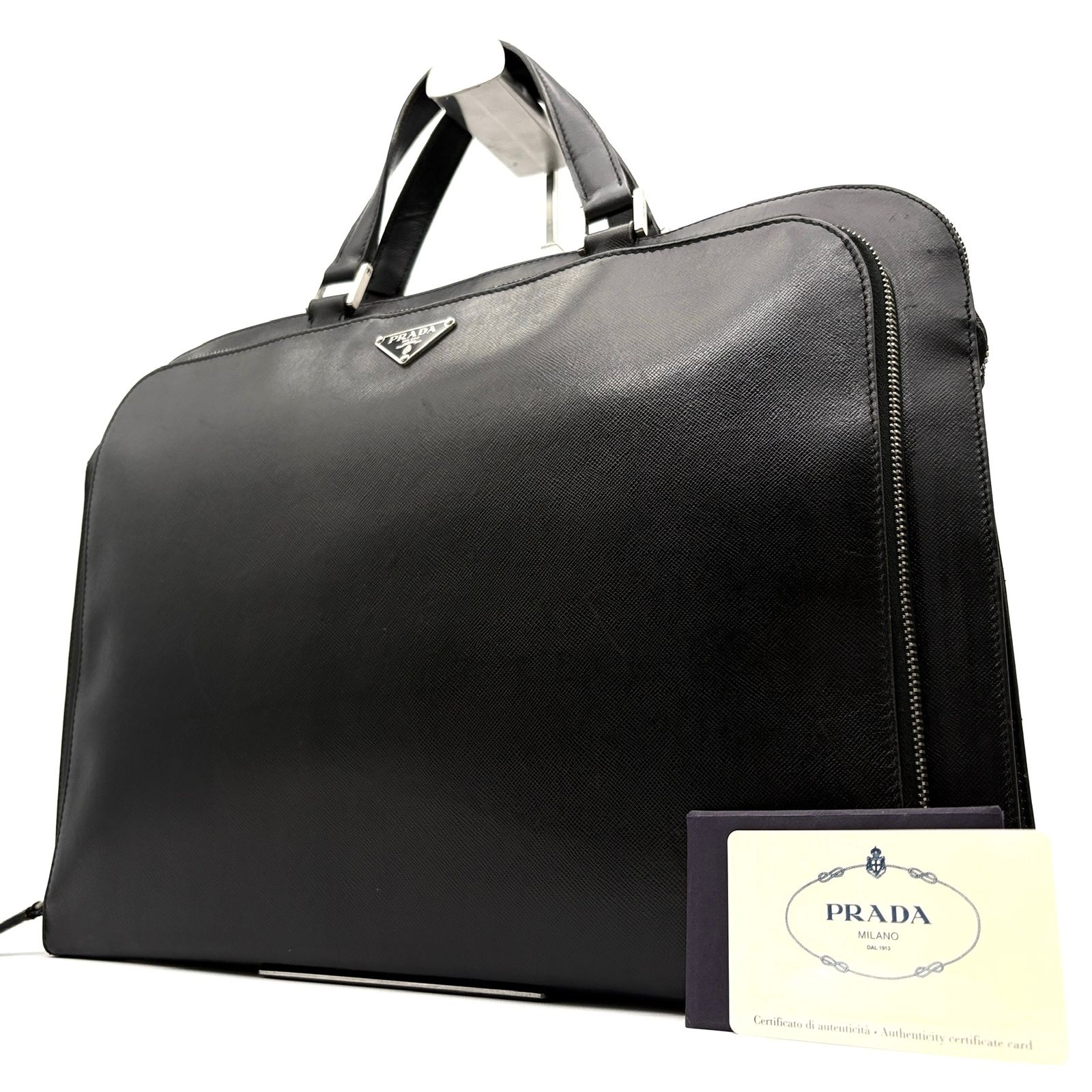 プラダ PRADA ビジネスバッグ ブリーフケース 三角ロゴ プレート 白タグ レザー 本革 ブラック 黒 A4収納 大容量 ボーナス 夏休み 帰省 お盆 敬老の日 シルバーウィーク 秋 ギフト ご褒美 メンズ 大人