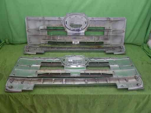 【中古】デコトラ プロフィア 社外 メッキ フロントグリル 2台分