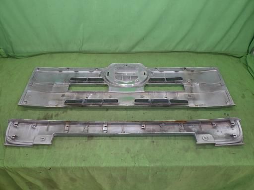 【中古】デコトラ プロフィア 社外 メッキ フロントグリル 2台分
