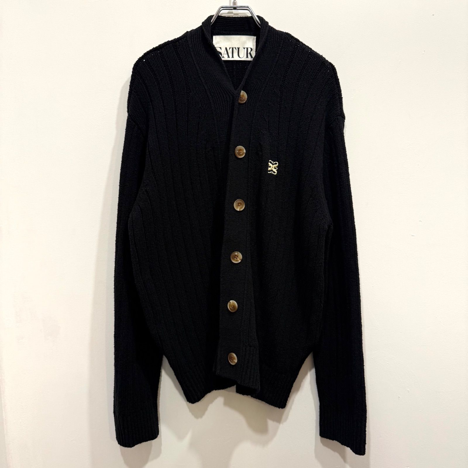 SATUR セター Faro Over Size Boucle Cardigan セミオーバーサイズ ブークレコットン ワンポイント シンボル刺繍 クラシックブラック XL【送料込み】