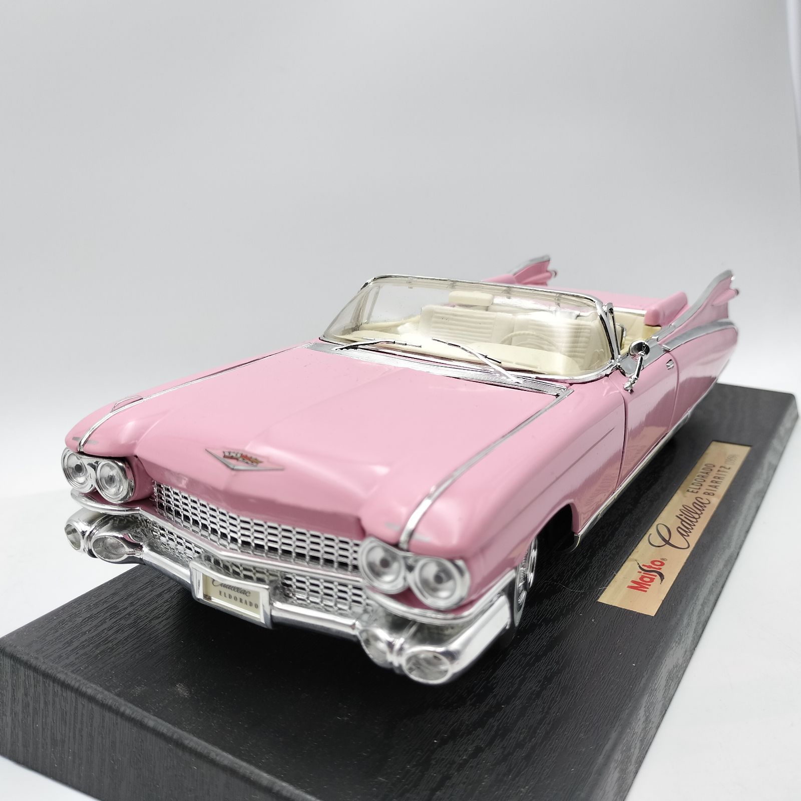 1/18 キャデラック エルドラド ビアリッツ 1959 ピンク マイスト 箱