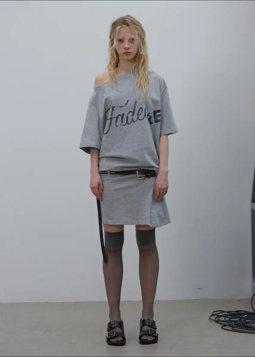 新品 LCDC ASYMMETRIC OFF-SHOULDER DRESS