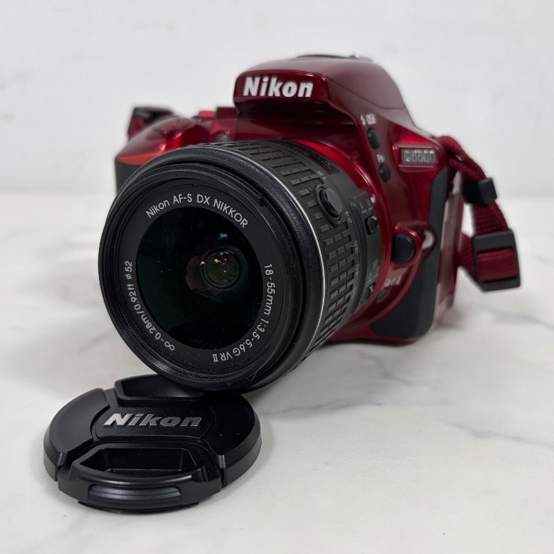 【シャッター回数：2,412枚】 Nikon D5500 RED / AF-S DX NIKKOR 18-55mm 1:3.5-5.6 G VR Ⅱ ニコン デジタル一眼レフ カメラ レンズキット レッド 1117K