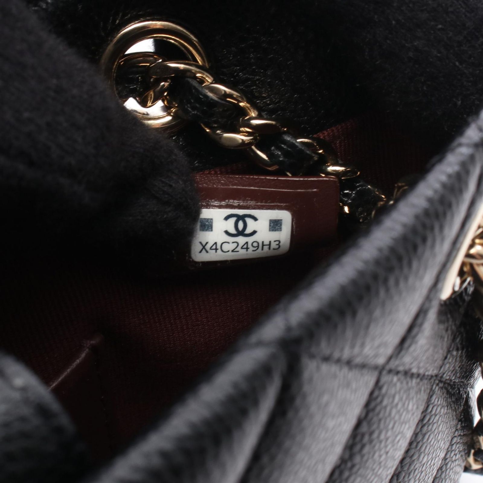 シャネル CHANEL ショルダーバッグ マトラッセ フォンホルダー AP4423 ブラック キャビアスキン(グレインドカーフ) マトラッセ フォンホルダー レディース Used A シャネル CHANEL ショルダーバッグ マトラッセ フォンホルダー AP4423 ブラック キャビアスキン(グレインドカーフ) マトラッセ フォンホルダー レディース Used A