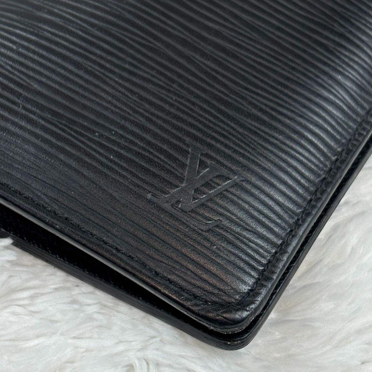 ルイヴィトン LOUIS VUITTON エピ 長財布 黒 ブラック 二つ折り財布 