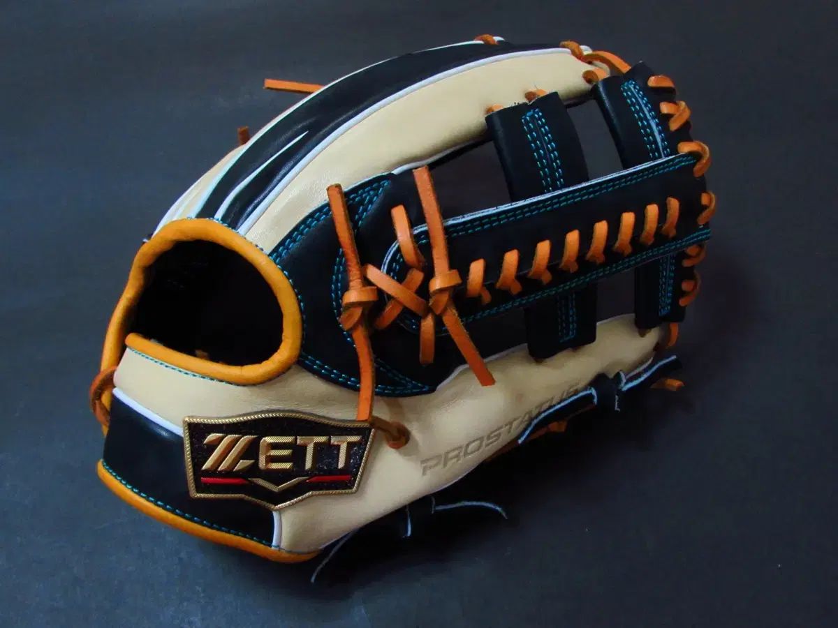 Zett 金 周元₍キム・ジュウォン) 26 アセンティック グローブ