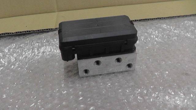 ジクサーSF250　ED22Y-100xxx　の ABSユニット:#1783477083