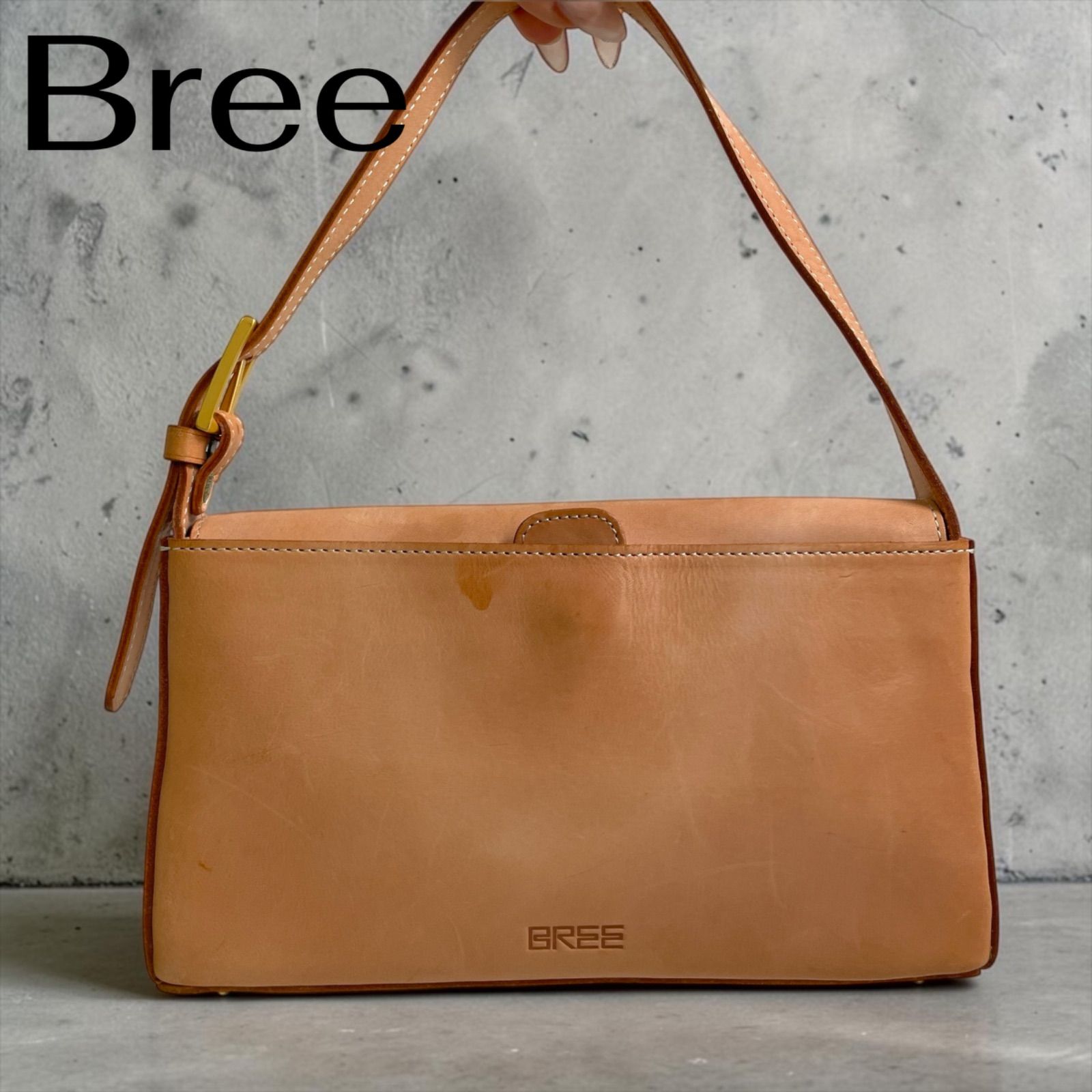 BREE ショルダーバッグ レザー ベージュ アクセサリーバッグ - メルカリ