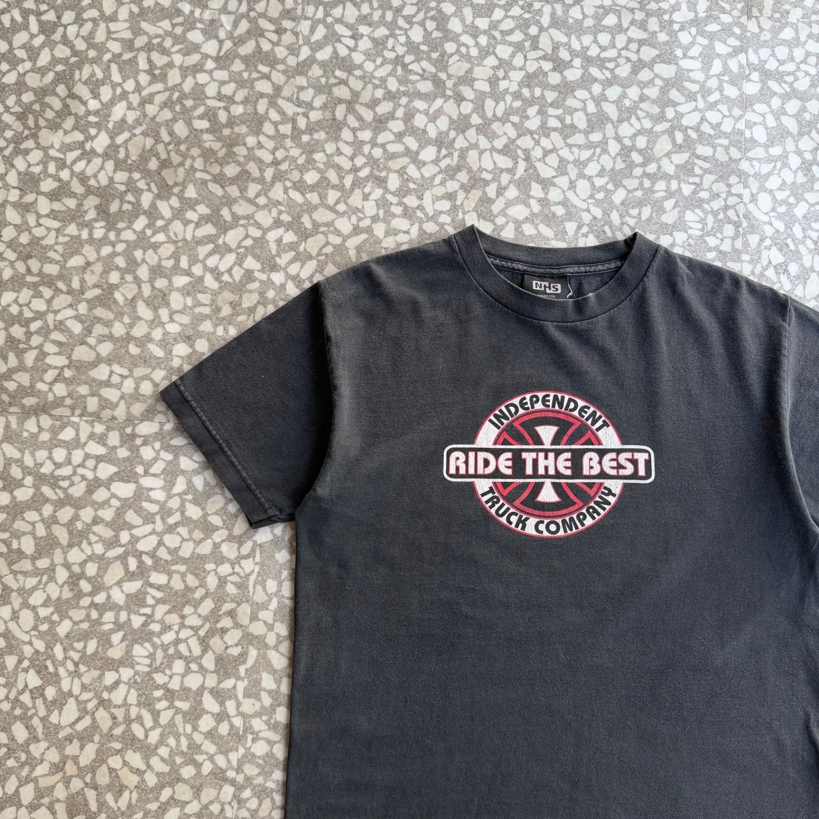 [ Archive アーカイブ Y2K ]　NHS / 90’-00’s INDEPENDENT T-shirt size M インディペンデント　半袖Tシャツ　アイアンクロス　スケート sk8 両面プリント
