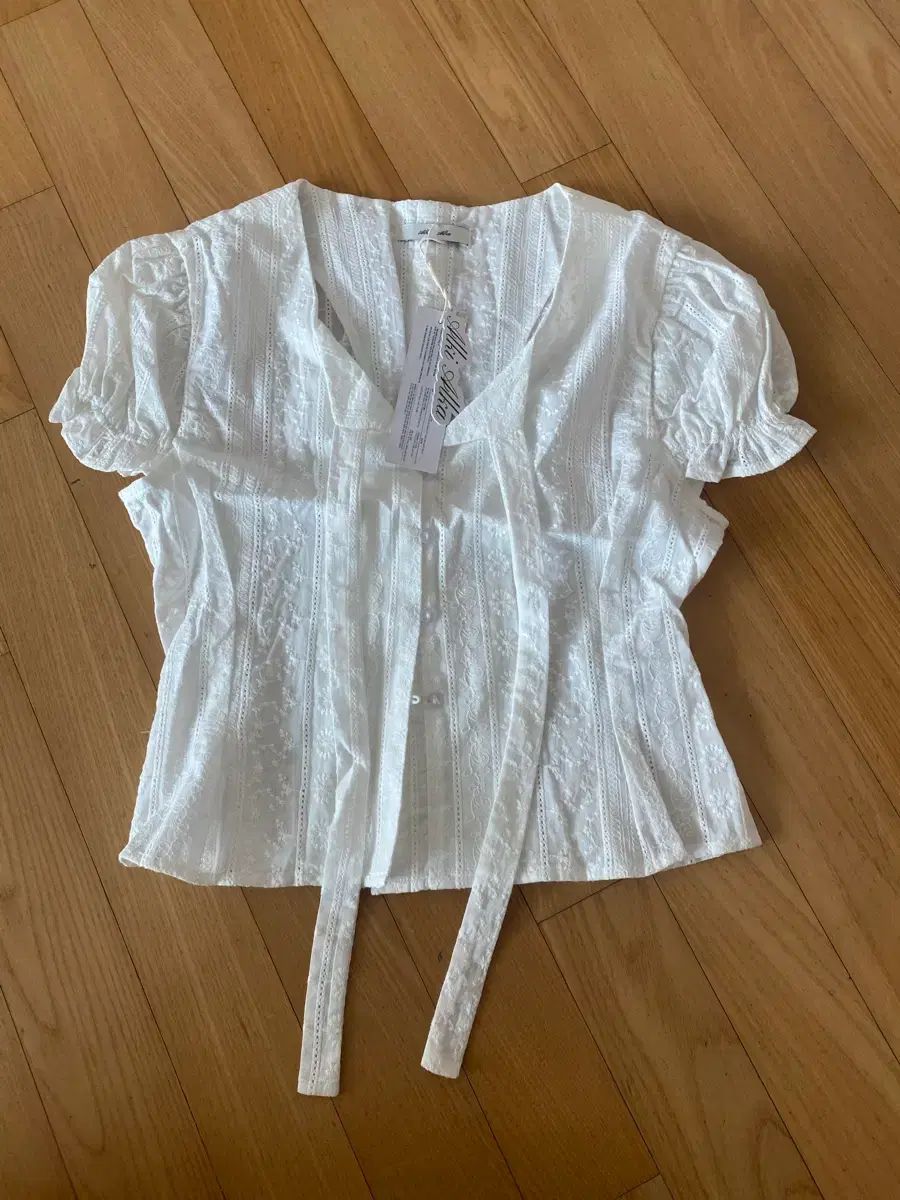 (タグ付き新品)Alki Alki タイ ブラウス 白 OS
