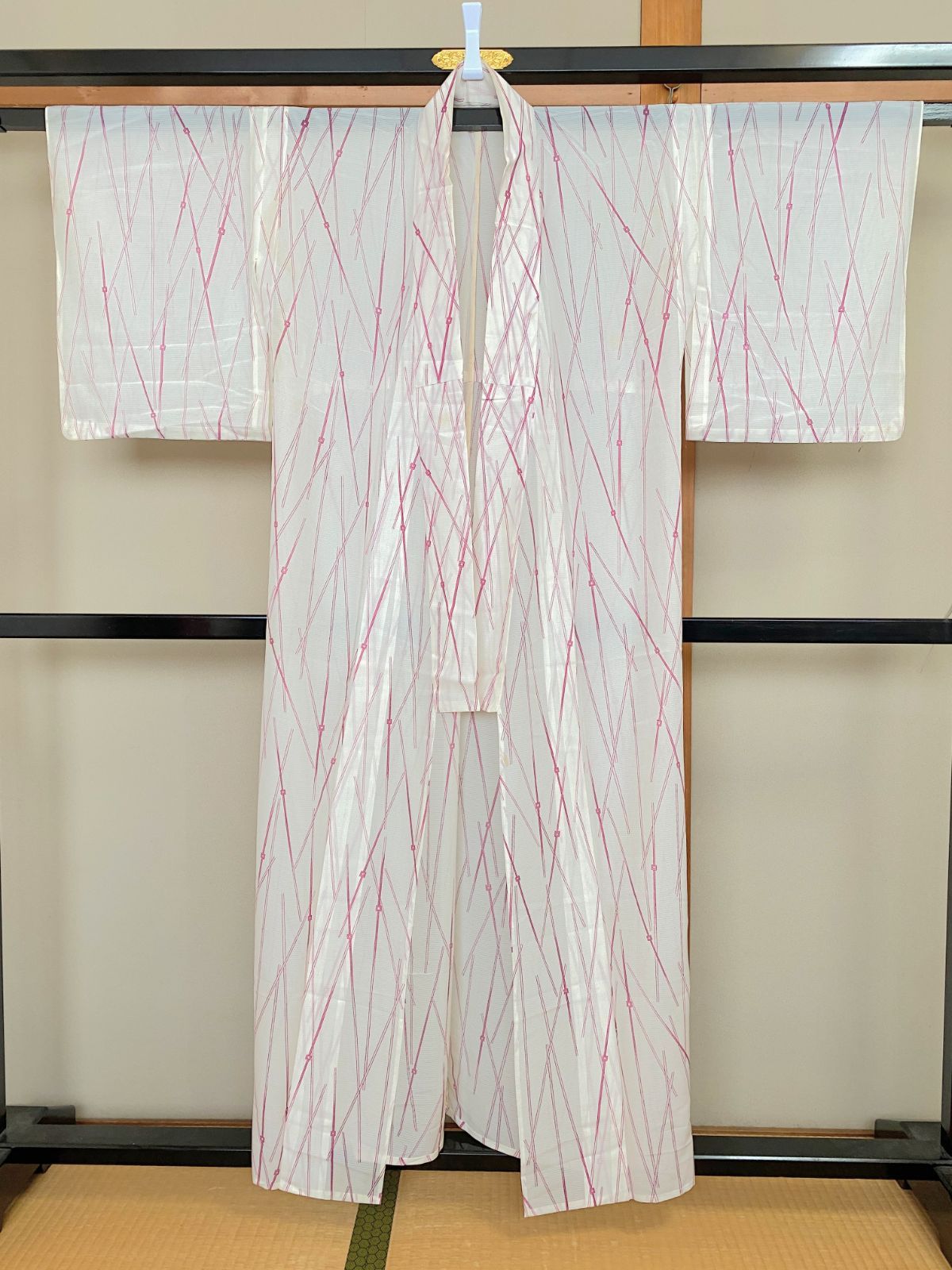 806B【アンティーク着物】女性用 絽 小紋 夏着物 白地に紫の幾何学模様